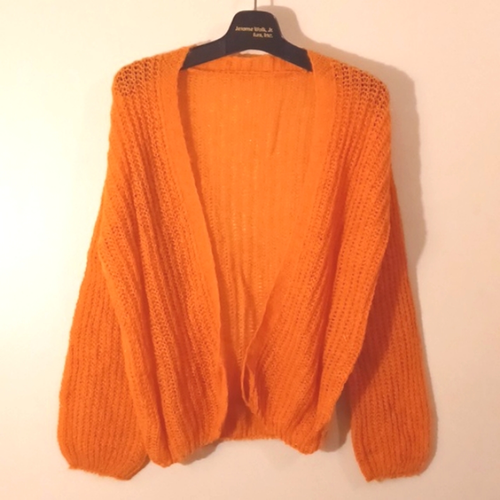 New! Hand knitted,very lightweight,100% Mohair, open front cardigan.Sz.M